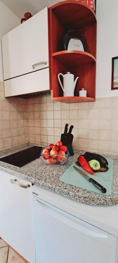 Apartments Darija & Pero Пучишча Екстериор снимка