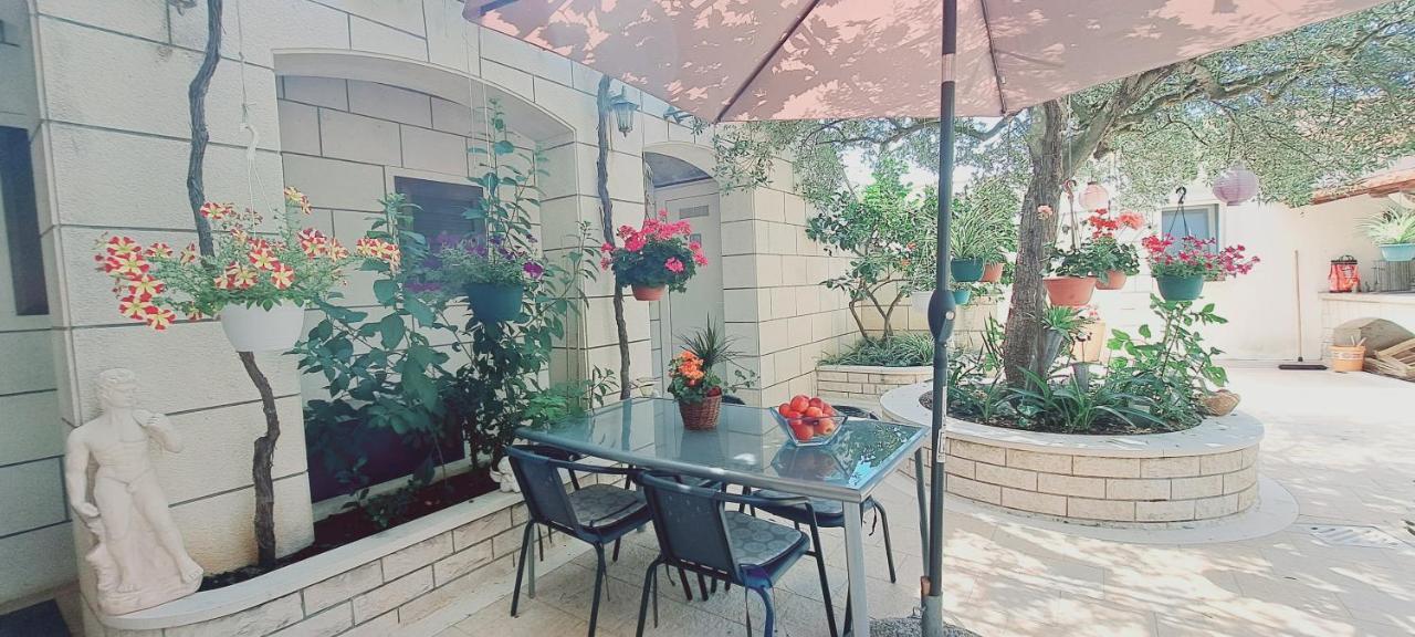 Apartments Darija & Pero Пучишча Екстериор снимка