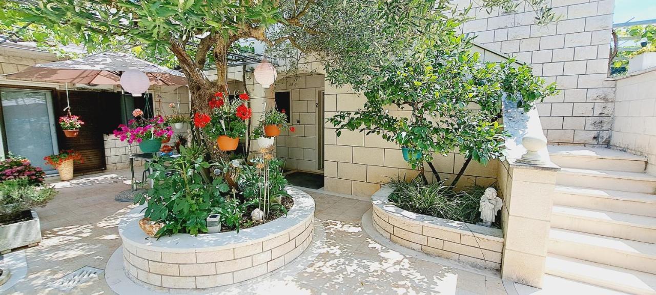 Apartments Darija & Pero Пучишча Екстериор снимка