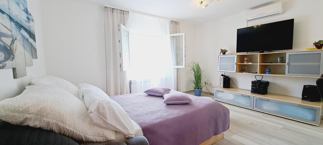Apartments Darija & Pero Пучишча Екстериор снимка