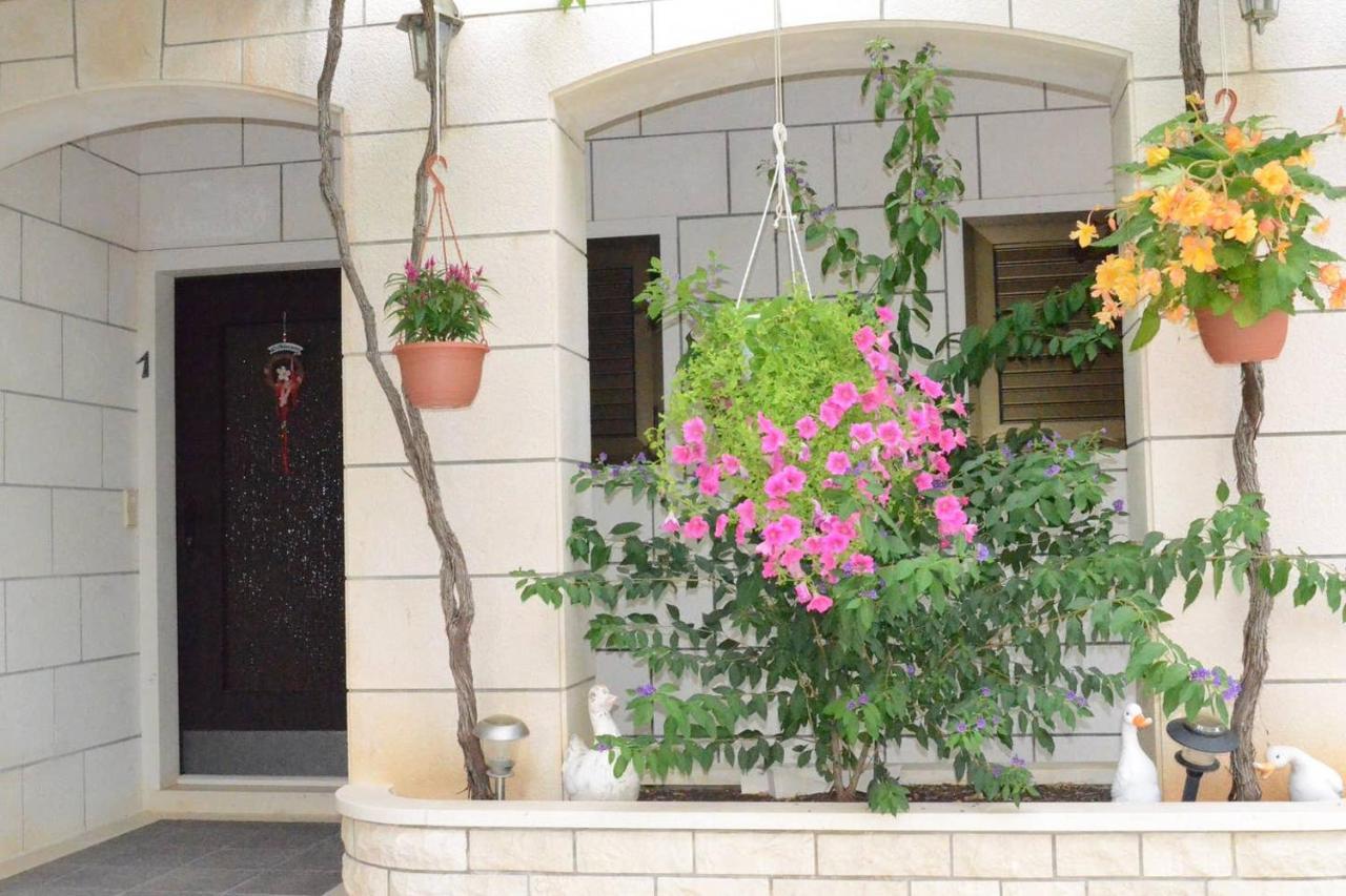 Apartments Darija & Pero Пучишча Екстериор снимка