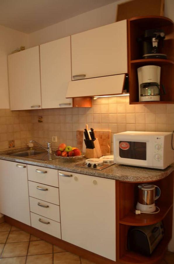 Apartments Darija & Pero Пучишча Екстериор снимка