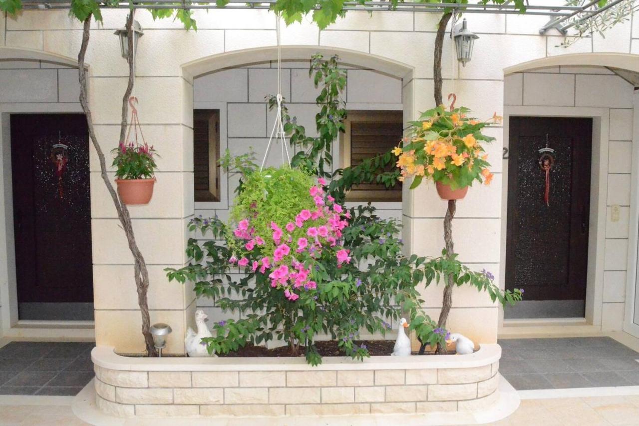Apartments Darija & Pero Пучишча Екстериор снимка